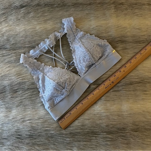 PINK by VICTORIA’S SECRET Bralette Bra S Pale Blue Strappy Lace Banded Halter - Picture 4 of 8